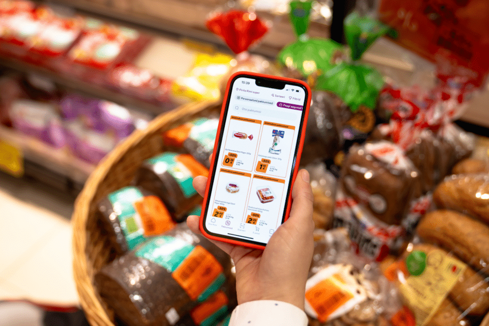 Rimi müüs aastaga üle 1300 tonni aegumistähtaja tõttu allahinnatud toitu. 43 protsenti Eesti tarbijatest ostab selliseid tooteid sagedamini kui aasta tagasi – see on Balti riikide kõrgeim näitaja.