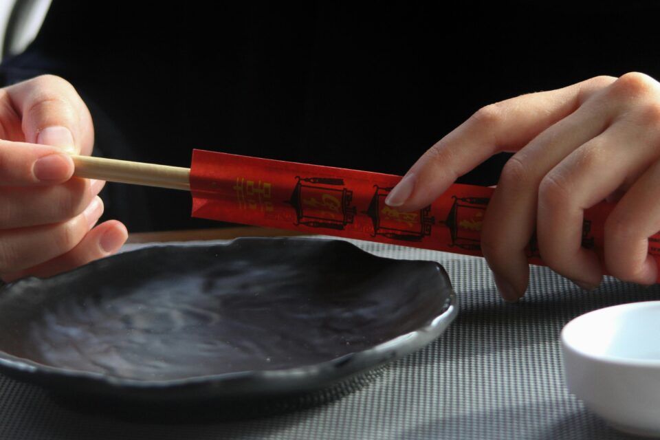 Asian Food OÜ juhatusest lahkusid korraga kolm pikaajalist liiget, sealhulgas grupi asutaja Tara Chand Thakur. Uueks ainsaks juhatuse liikmeks sai Kristi Saluste.