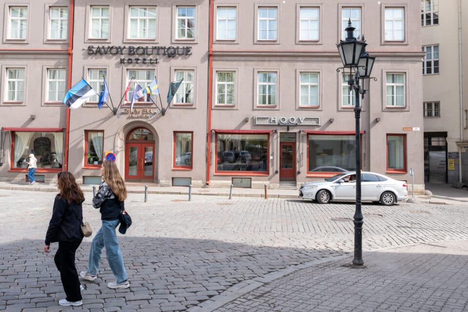 Savoy Boutique Hotelli restoranipind Suur-Karja 17, kus on varem tegutsenud MEKK ja HOOV, saab nüüd kolmanda kontseptsiooni.