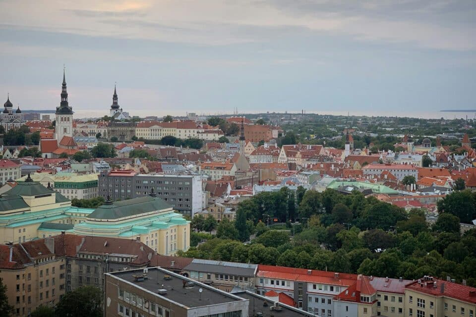 Eestis broneeriti majutusplatvormide kaudu mullu ligi 1,91 miljonit lühiajalist ööbimist ehk kaheksa protsenti rohkem kui aasta varem. Enim ööbimisi registreeriti Tallinnas, Pärnus ja Tartus.