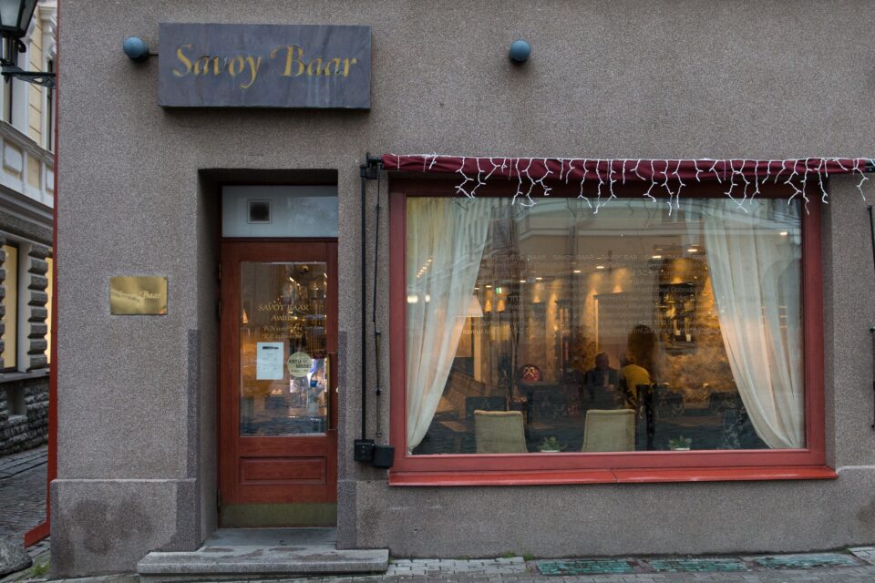 Savoy Boutique Hotelli restoranipind Suur-Karja 17, kus on varem tegutsenud MEKK ja HOOV, saab nüüd kolmanda kontseptsiooni.