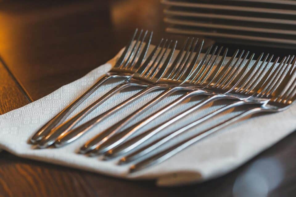 Peakokk Silver Saa avas Aroma Bistroo 2024. aasta novembris koos toitlustusettevõtja Toomas Lillemetsaga.