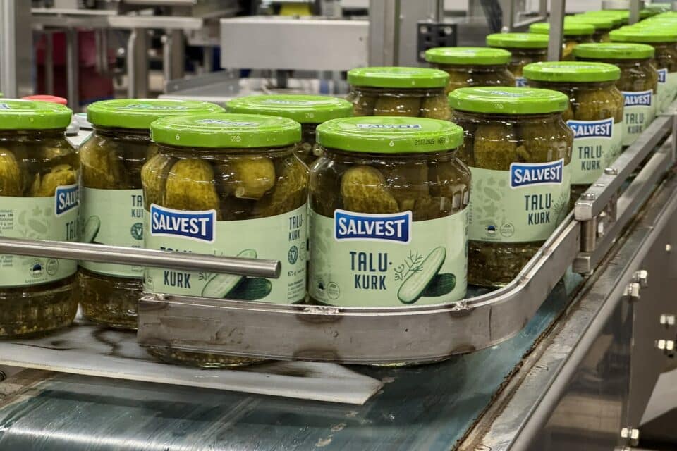 Salvest ootab tänavu mullusest suuremat kurgisaaki ja plaanib valmistada ligi 925 000 purki kurgitooteid. Kuni 70 protsenti toorainest tuleb Eesti põldudelt, ent vihmane suvi tekitab kasvatajatele muret.
