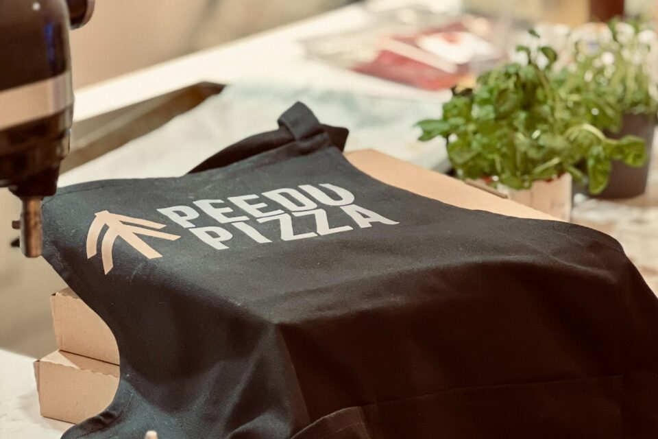 Hobist täiskohaga tööks: Peedu Pizza kolib uude müügisalongi.