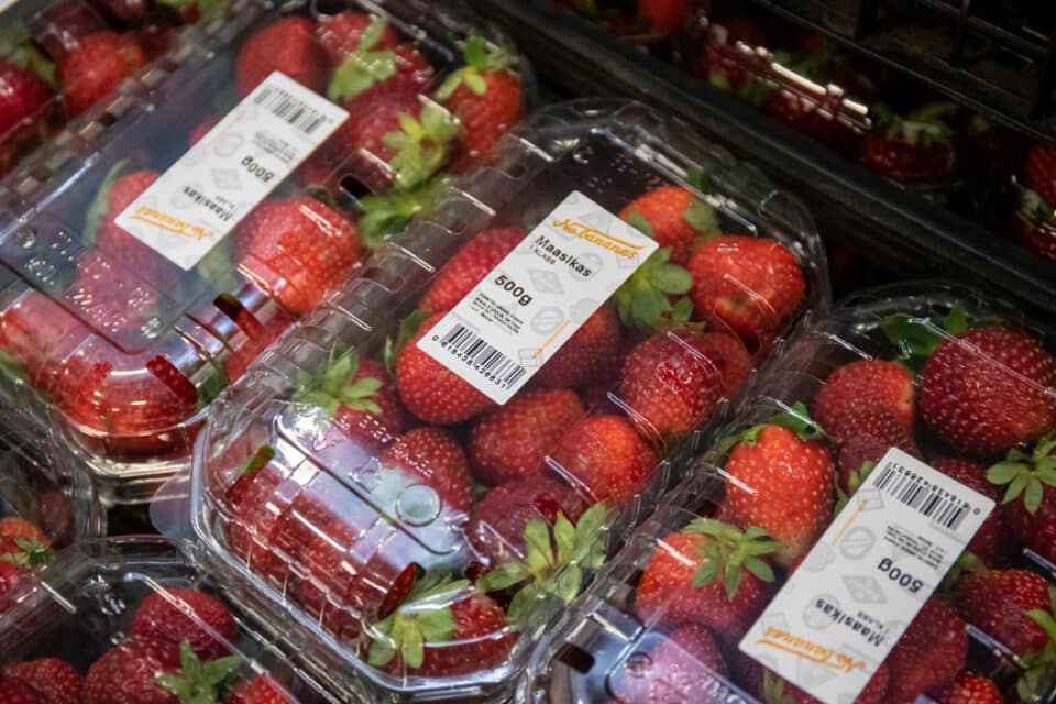 No Bananas sulges suvel müügipunktid Lätis ja Hiiumaal ning keskendus Eesti letivõrgule.