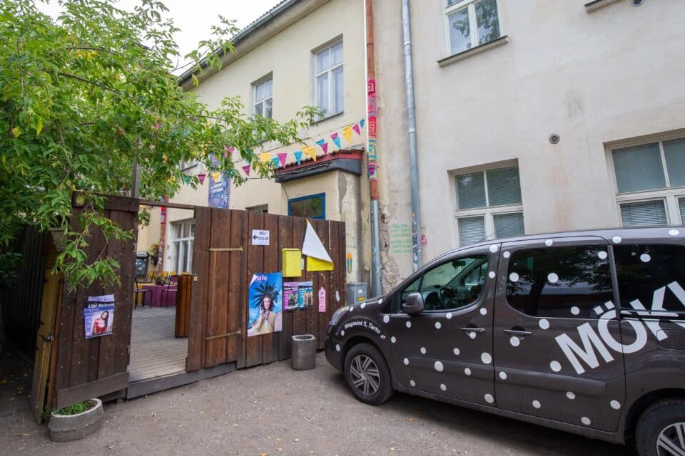 Tartu Möku kolib Magasini tänavalt Emajõe äärde Vabaduse puiestee 5.