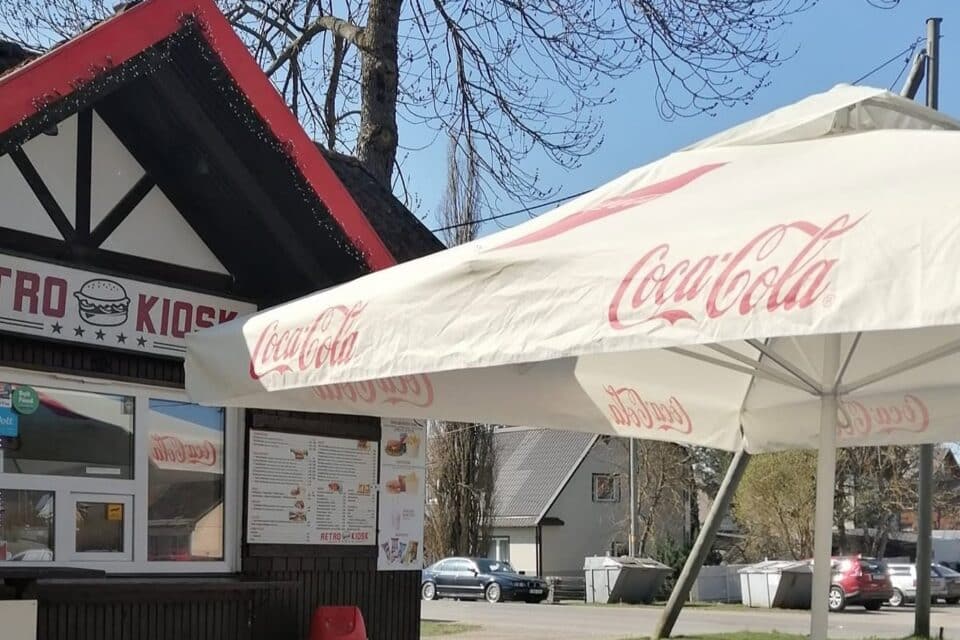 Tartu Retro Kiosk on müügis kv.ee-s hinnaga 10 900 eurot. Omanik Jaana Samarüütel otsib kohale uut pidajat.