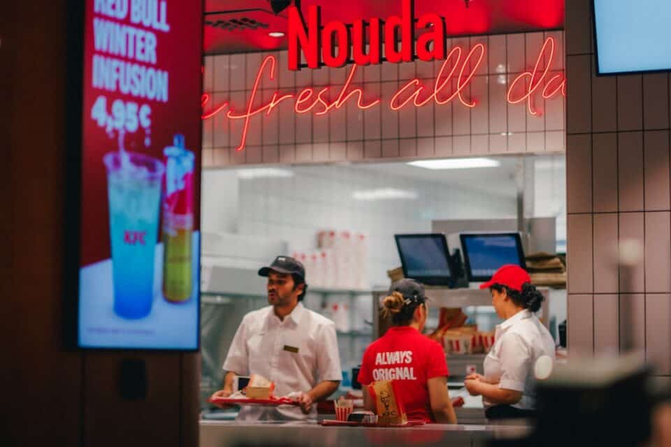 KFC restoran Soomes. Ettevõte avas majandusaasta jooksul uue restorani Artiuse keskuses ja on vahepeal avanud ka Viimsi restorani.